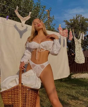 Busty Diana